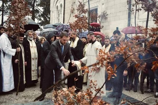Vuković i Kovačević kršili mjere tokom nalaganja badnjaka u Nikšiću