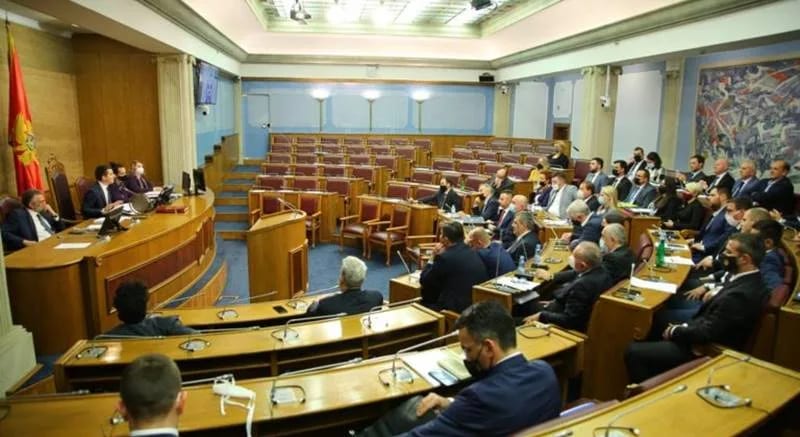 Na vanrednim sjednicama o razrješenju Abazovića, skraćenju mandata i nepovjerenju Vladi