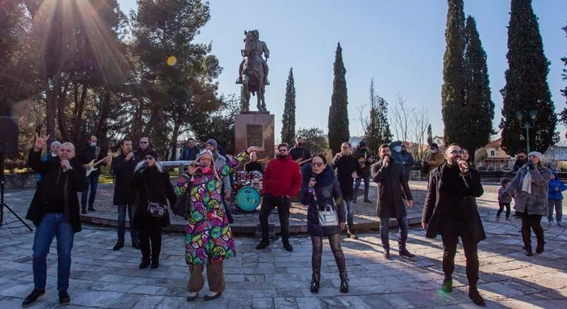 Estradni umjetnici nezadovoljni epidemiološkim mjerama, najavljuju protest