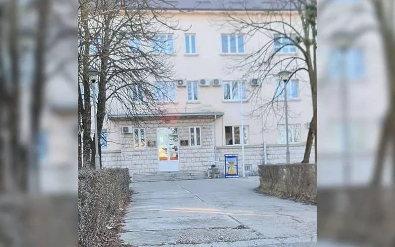 Zgrada CB Nikšić danima bez crnogorske zastave, građani spremni da im je poklone