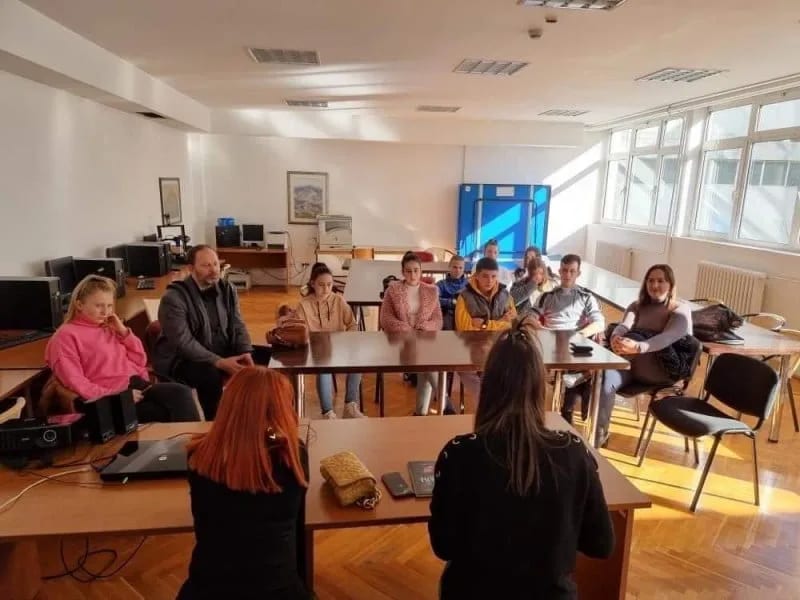 Promocija zbirke pjesama "Boje ljubavi" održana u Ekonomsko-ugostiteljskoj školi