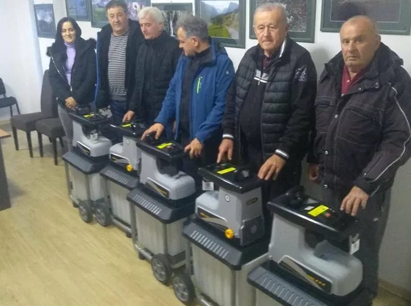 Nikšićkim poljoprivrednicima uručili pet električnih drobilica