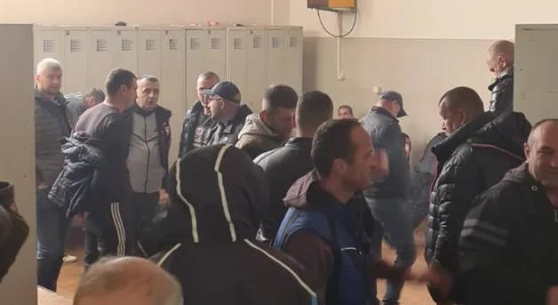 Neće izlaziti iz prostorija firme dok ne dobiju zarade