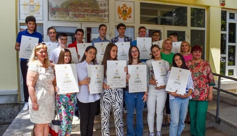 Škola „Olga Golović“ bogatija za 15 „Luča“