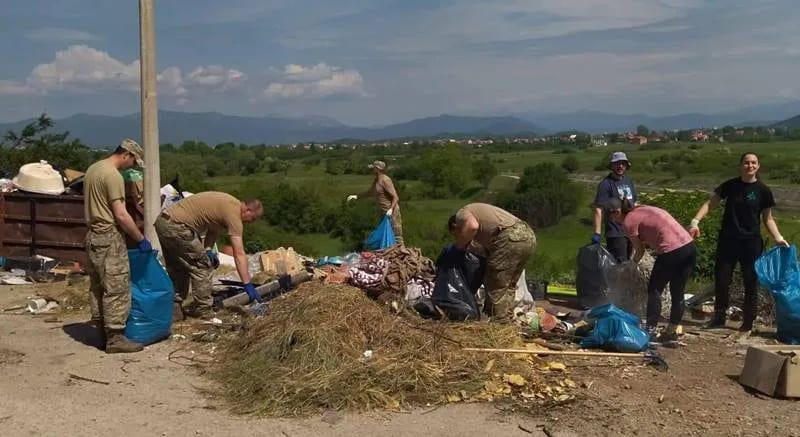 FOTO: Za dva sata sakupili tri kamiona otpada