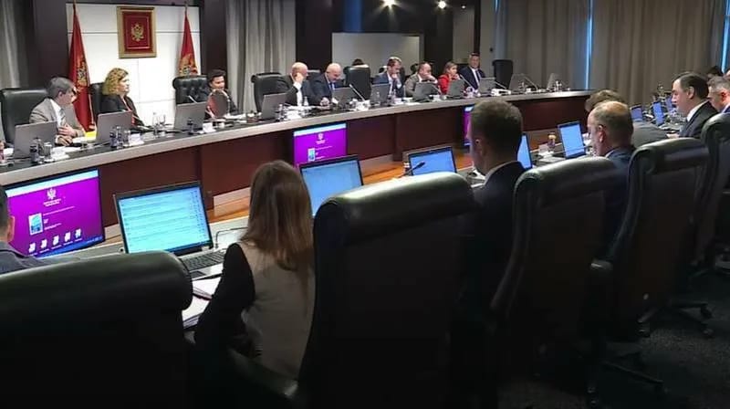 Vlada će isplatiti naknade za novorođenčad