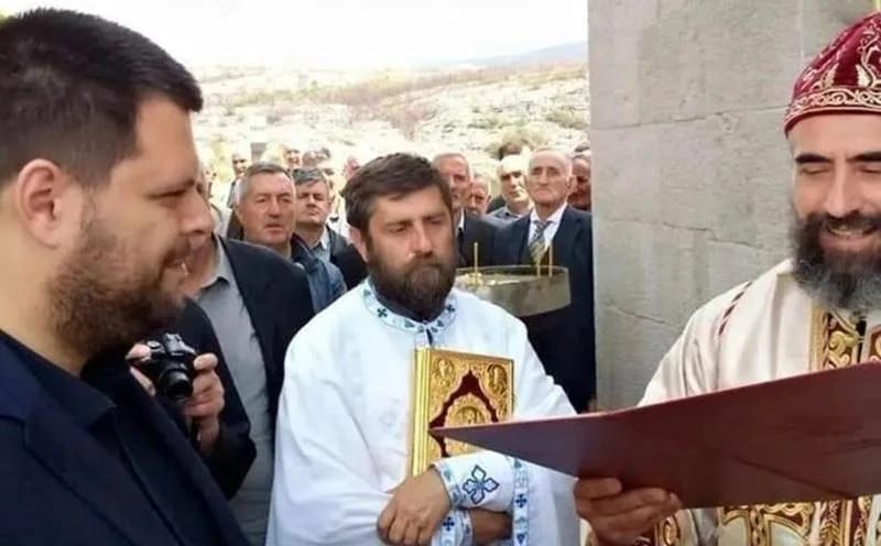 Metodije uručio gramatu Kovačeviću: Počastvovan sam što ispunjavam narodnu volju sa litija
