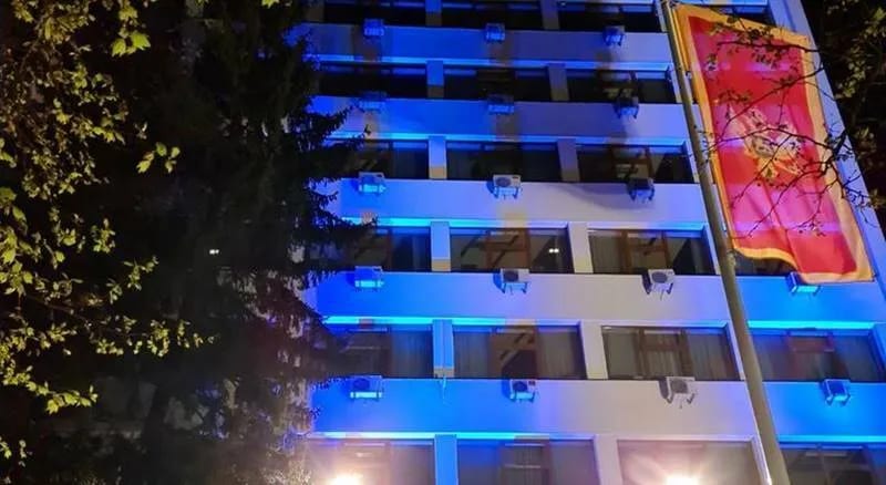 Zgrada Opštine večeras u plavoj boji