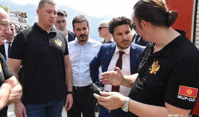 Abazović: Svi koji učestvuju u gašenju požara biće nagrađeni od države