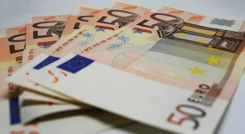Većina poslanika za povećanje naknada svršenim visokoškolcima