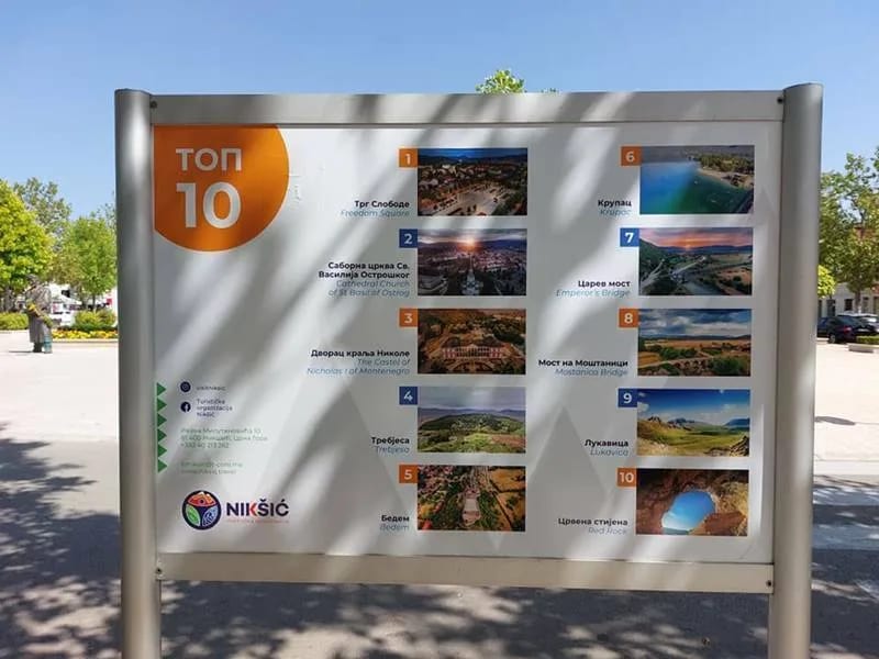FOTO: Postavljena info tabla sa QR kodovima na Trgu slobode