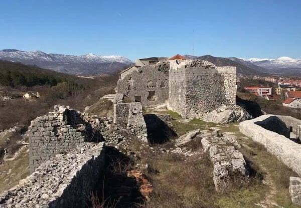 Ukloniće sezonsko rastinje, trnje, otpad sa Bedema