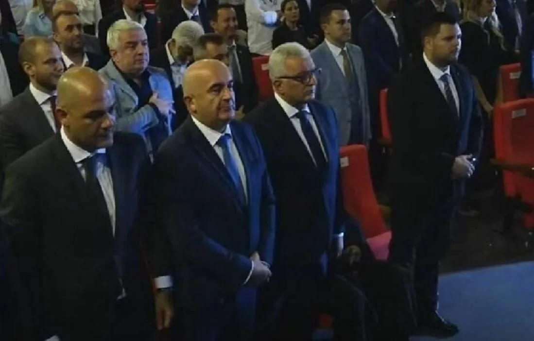 Backović presjedio himnu, opozicija traži reakciju nadležnih