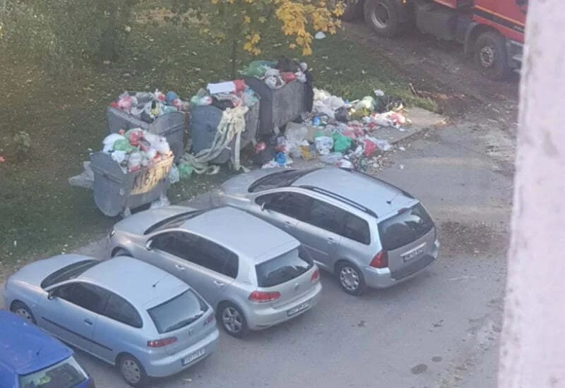 ČITAOCI ŠALJU: Kontejneri već danima puni