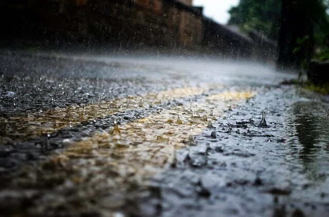 Crveni meteoalarm na snazi, obilna kiša i jak vjetar