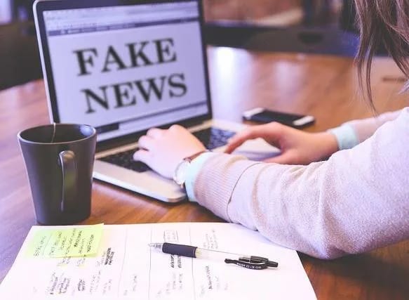Dezinformacije iz ugla novinara: Kako naći mjeru između brzine i istinitosti
