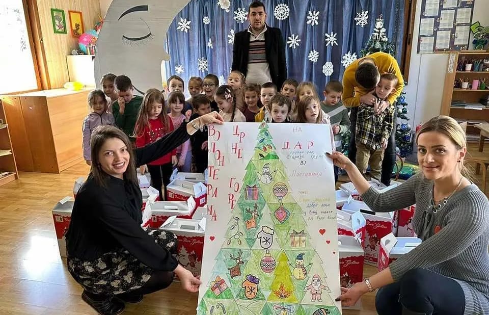 Novogodišnji paketići za mališane iz vrtića "Lastavica"