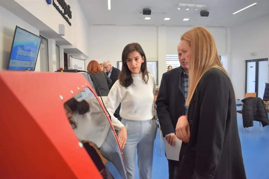 Srednjoj stručnoj školi uručena oprema za mehatroniku i robotiku