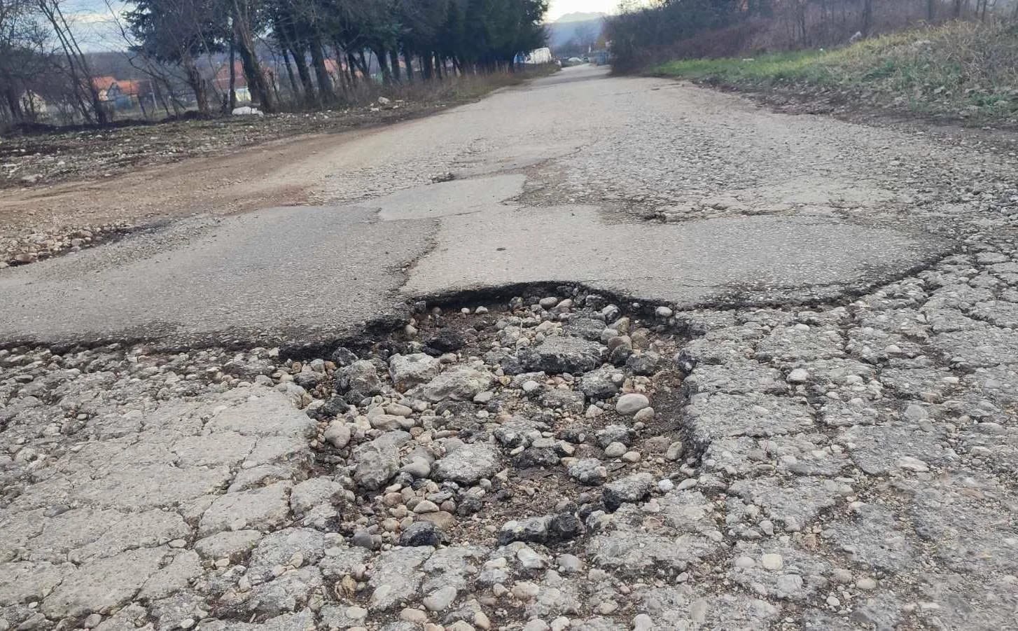 ČITAOCI ŠALJU: "Nije rijedak slučaj da oni koji izađu iz ove ulice moraju kod majstora"