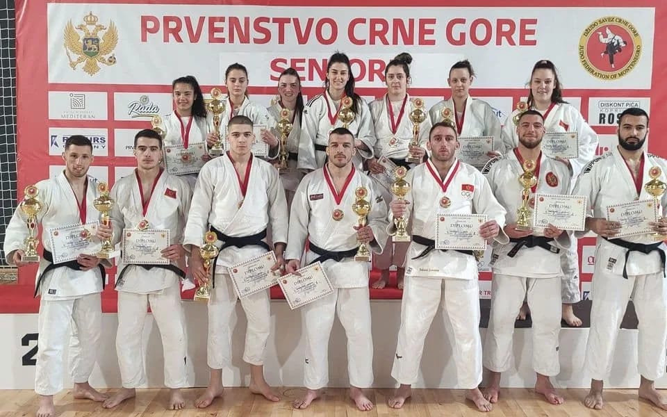 Akademik najuspješniji kod seniora, Trebjesi srebrna medalja