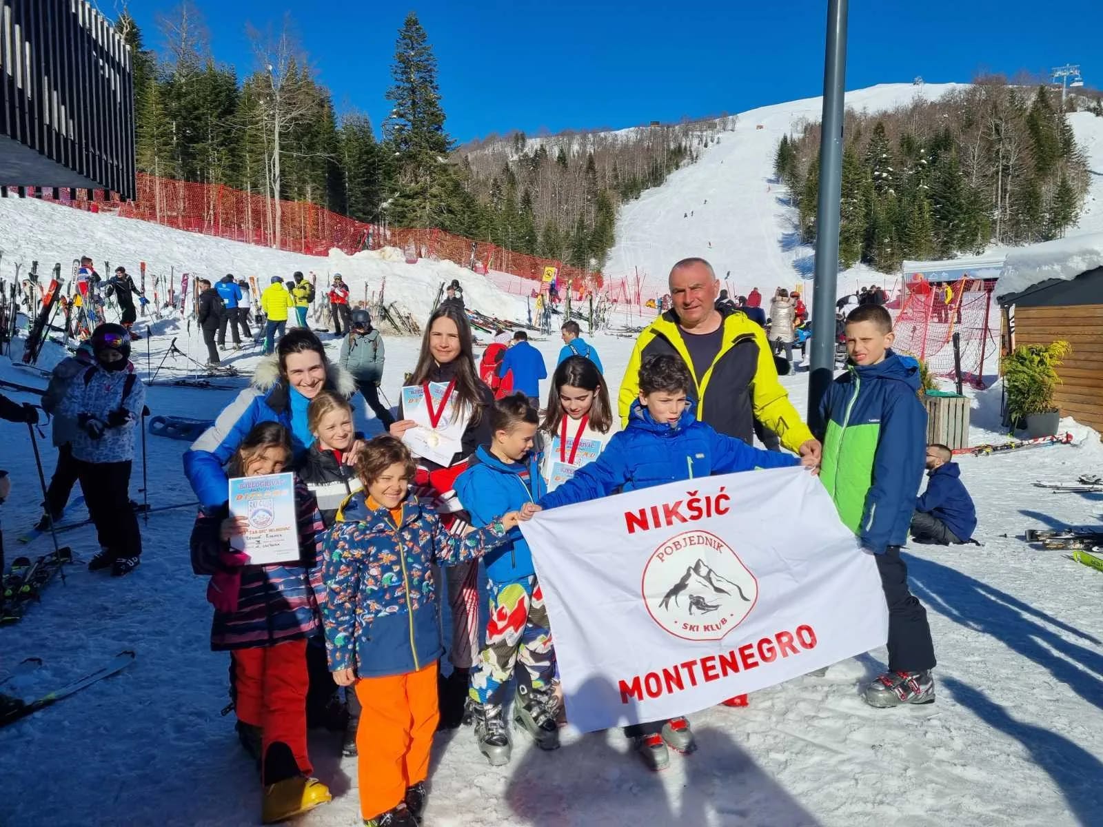 Mladim skijašima iz Nikšića medalje u slalomu i veleslalomu