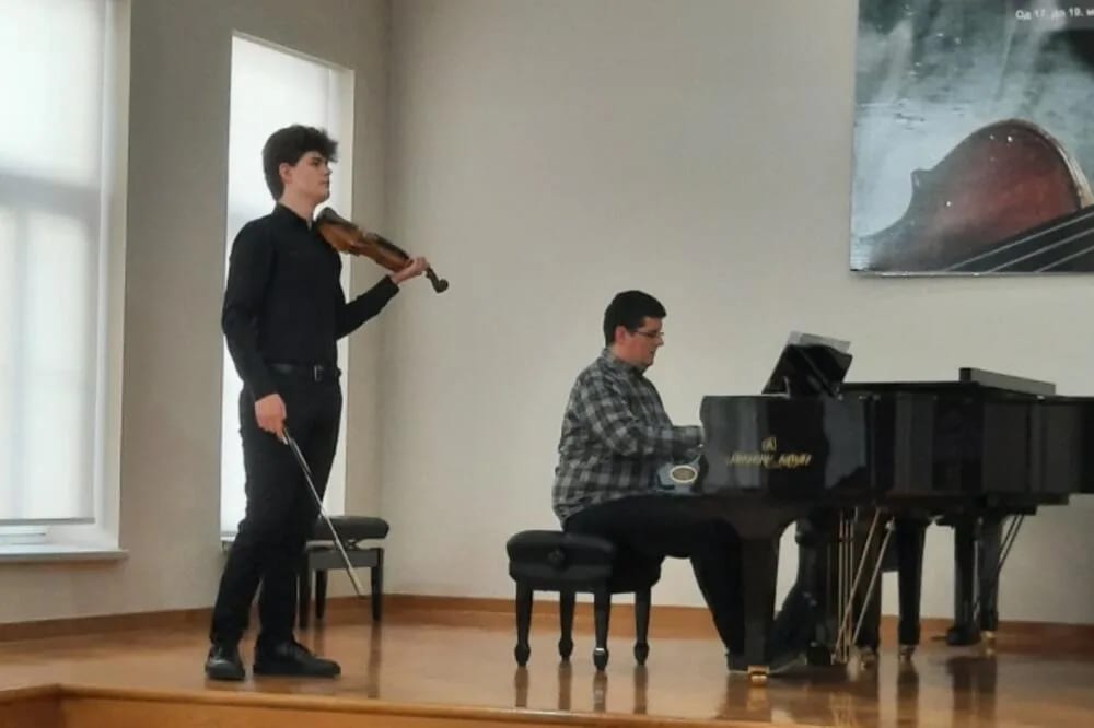 Luka Bajović osvojio prvo mjesto na festivalu gudača u Šapcu