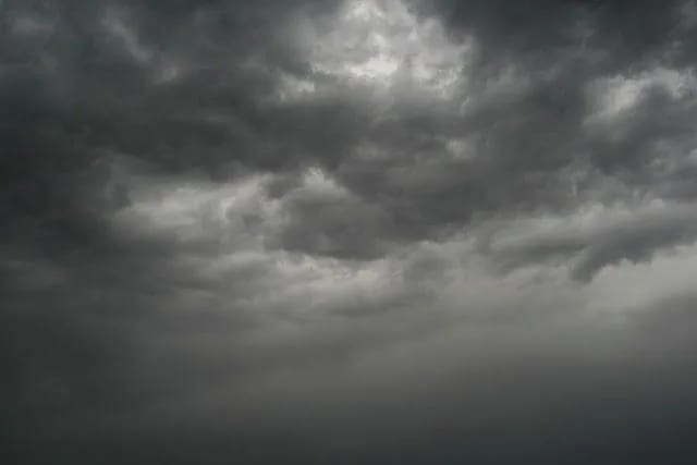 Sjutra oblačno, povremeno kiša