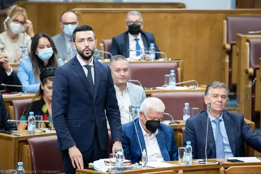 Opozicija u dvije kolone, kraj za stari kadar DPS-a, ali i Konjevića?