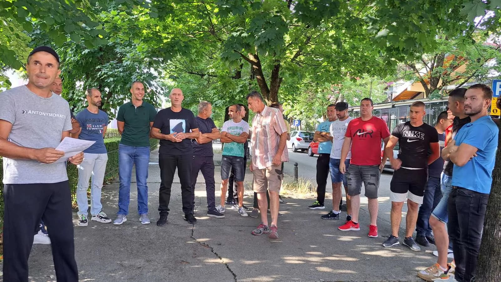 Protest radnika Solar gradnje: "Da li je regularno da se otpuštaju električari koji su deficitarni u firmi"