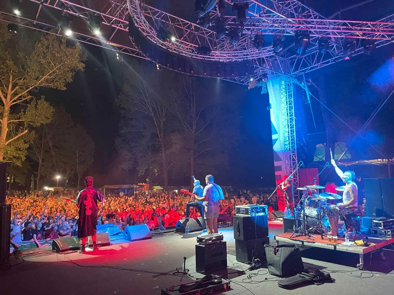 Tifa i Alen na otvaranju Lake festa, Brkovi “razgalili” publiku