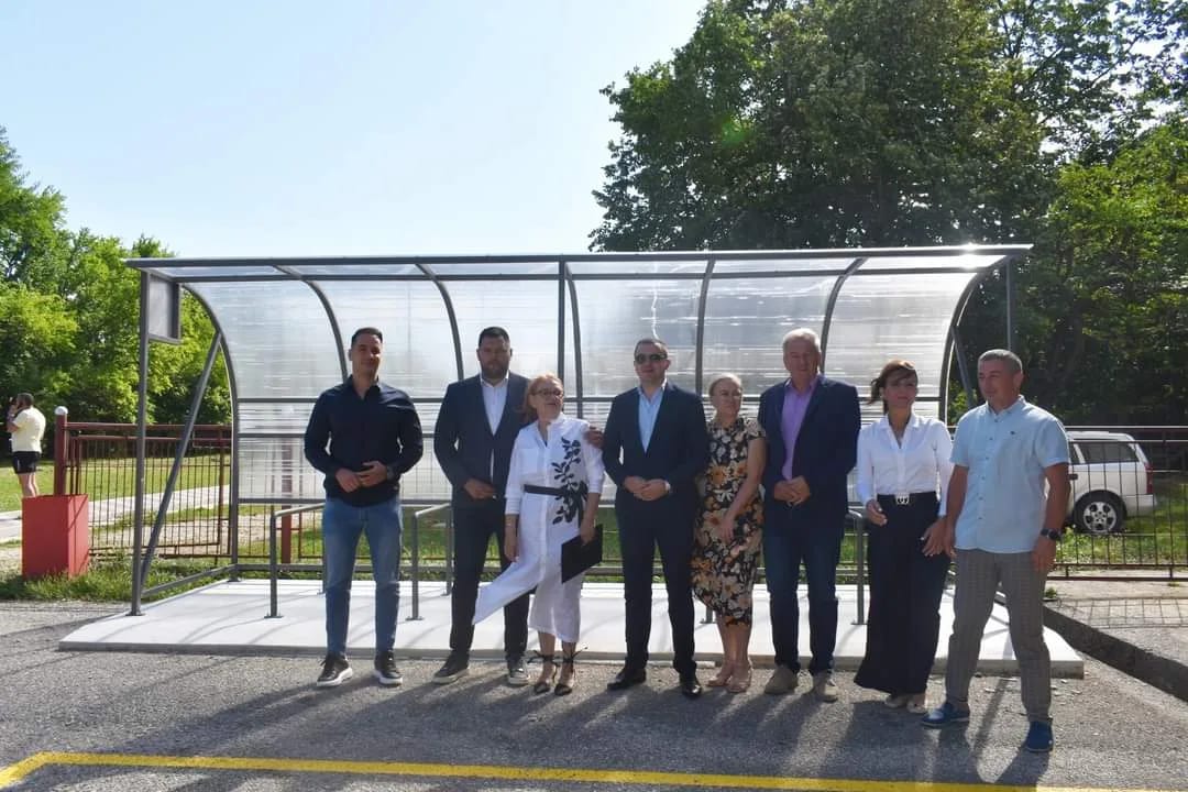 Predali na korišćenje natkriveni parking za bicikle