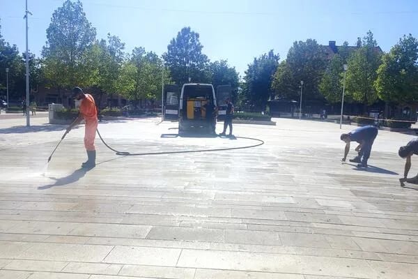 Krenulo "umivanje" nikšićkog Trga
