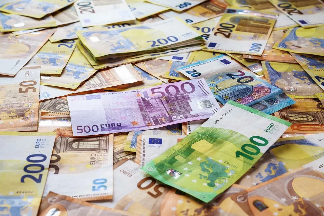 Pogledajte koji su poslanici tražili naknade po prestanku funkcije