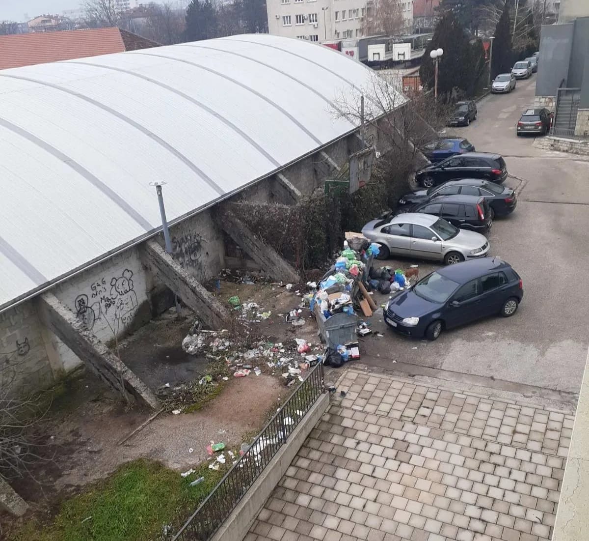 ČITAOCI ŠALJU: Nadležne službe da uklone otpad