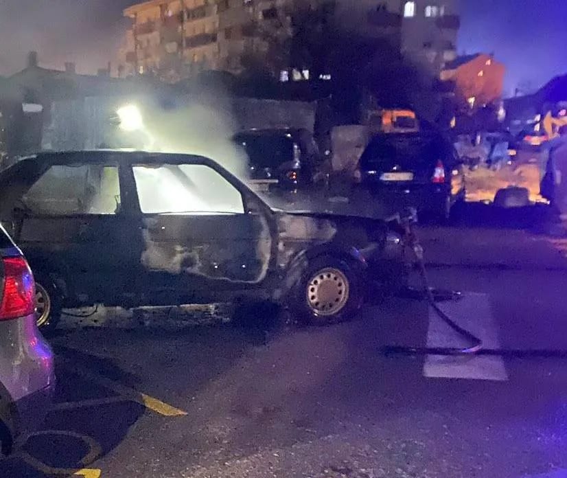 (VIDEO) Pokušali da ukradu auto, došlo do požara, oštećena još tri vozila