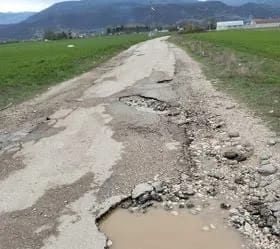 ČITAOCI ŠALJU: Put preko Pac polja zbog brojnih rupa otežava saobraćaj