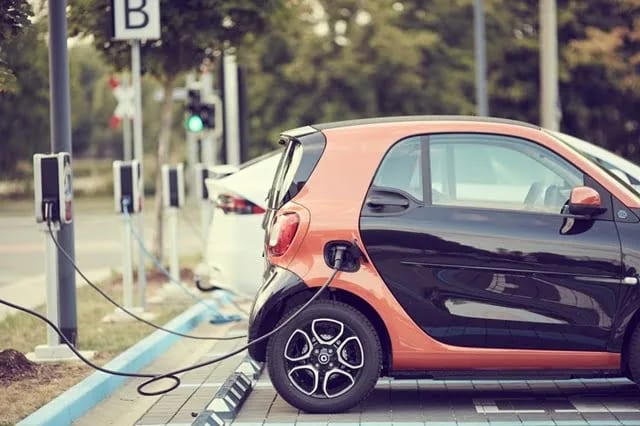 Za deceniju električnih auta 20 puta više