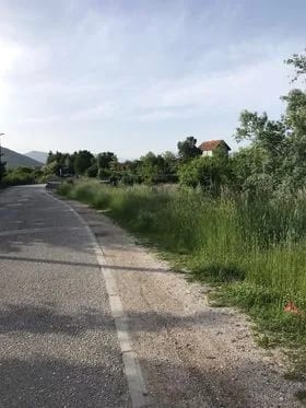 ČITAOCI ŠALJU: Nepokošeno zelenilo na prilazima mostu u Ćemencima