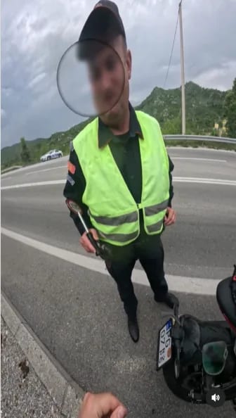 VIDEO: Malo zviždukao, malo gestikulirao i natucao engleski, ali završio posao