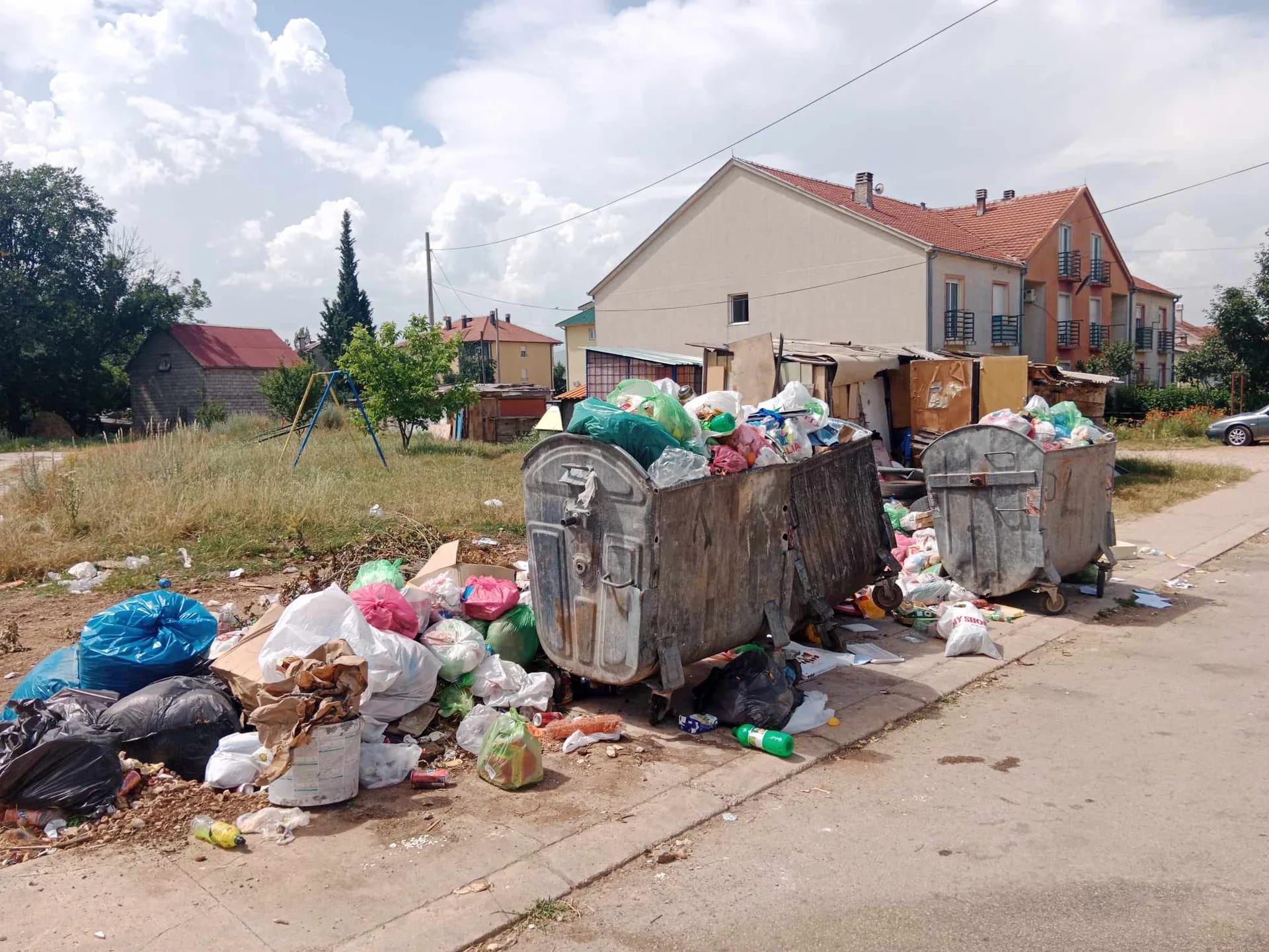 Stanari Humaca apeluju na češće odvoženje otpada