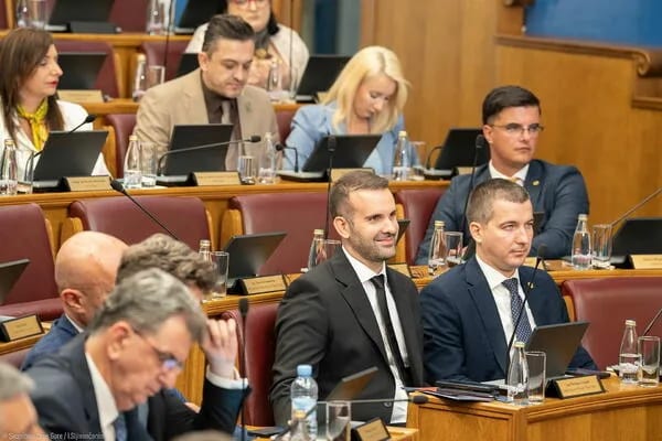 PES ima najviše članova Vlade, povećan broj žena