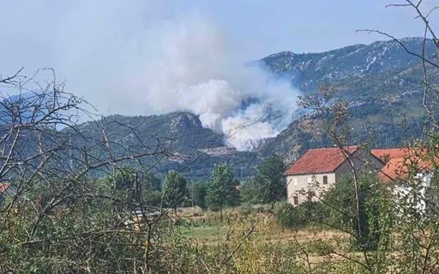 Požar na deponiji Mislov do pod kontrolom