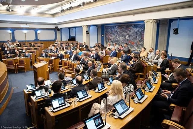 "Partije koje će činiti 44. Vladu da do usvajanja budžeta preispitaju saradnju sa vodećom opozicijom"