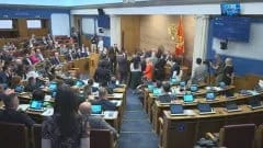 Premijerski sat nije održan, DPS blokirao govornicu