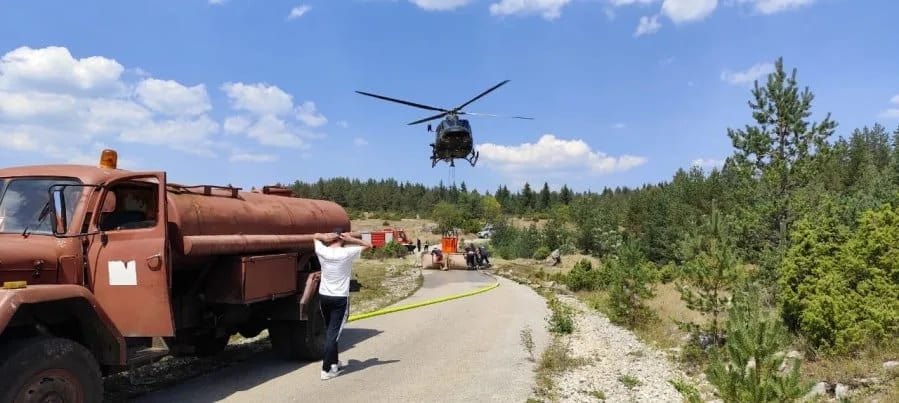 Helikopter VCG gasio požar u Plužinama
