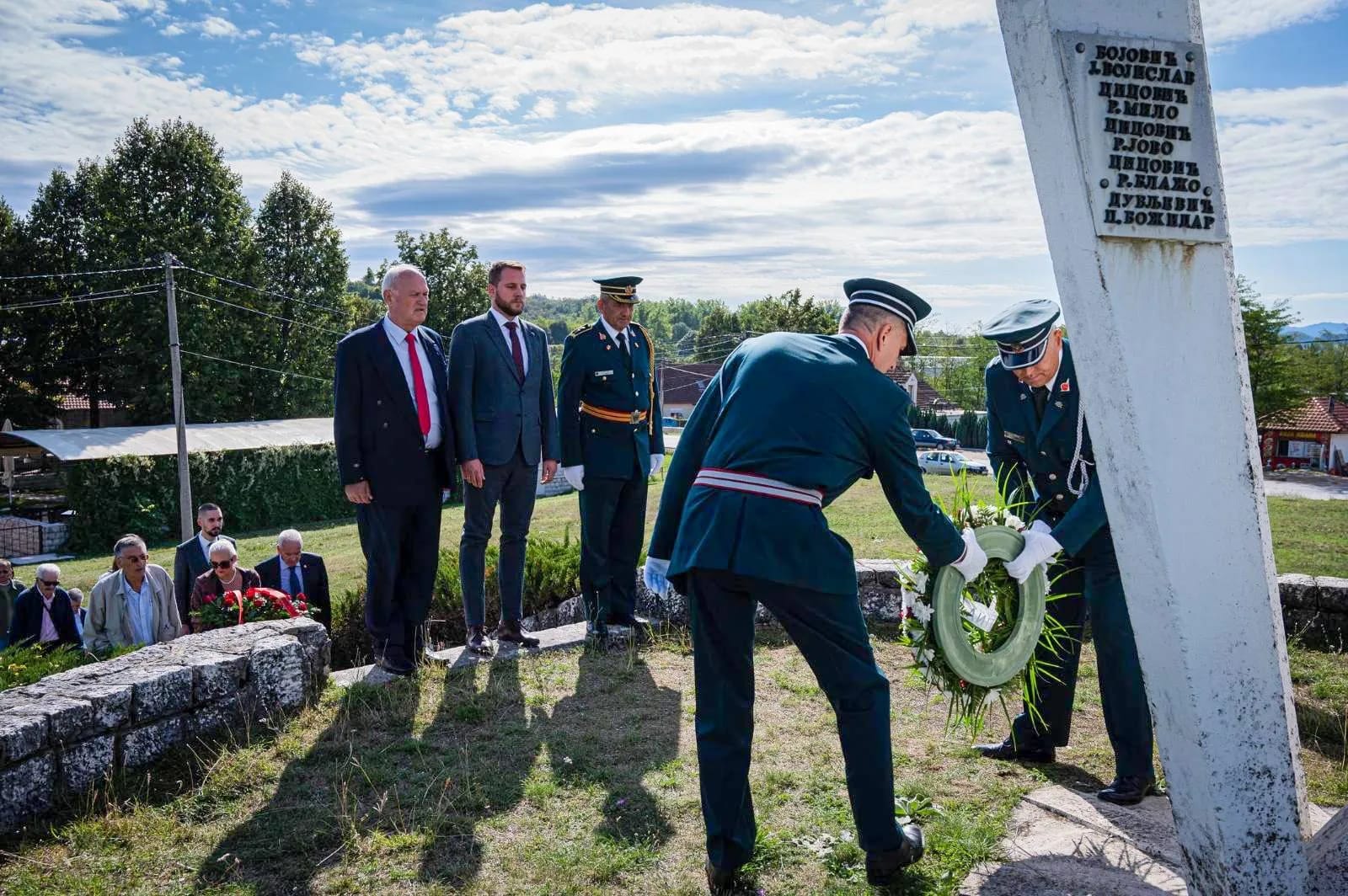 Položili vijenac na spomen-obilježje na Kapinom Polju