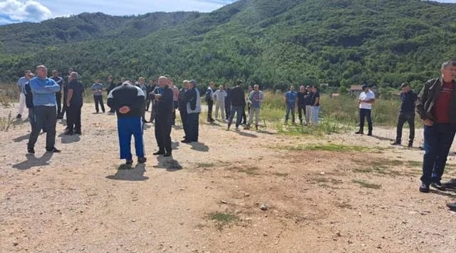 Mještani Župe se okupljaju, iz Danilovgrada krenuli kamioni sa eutanaziranim kravama oboljelim od kju groznice