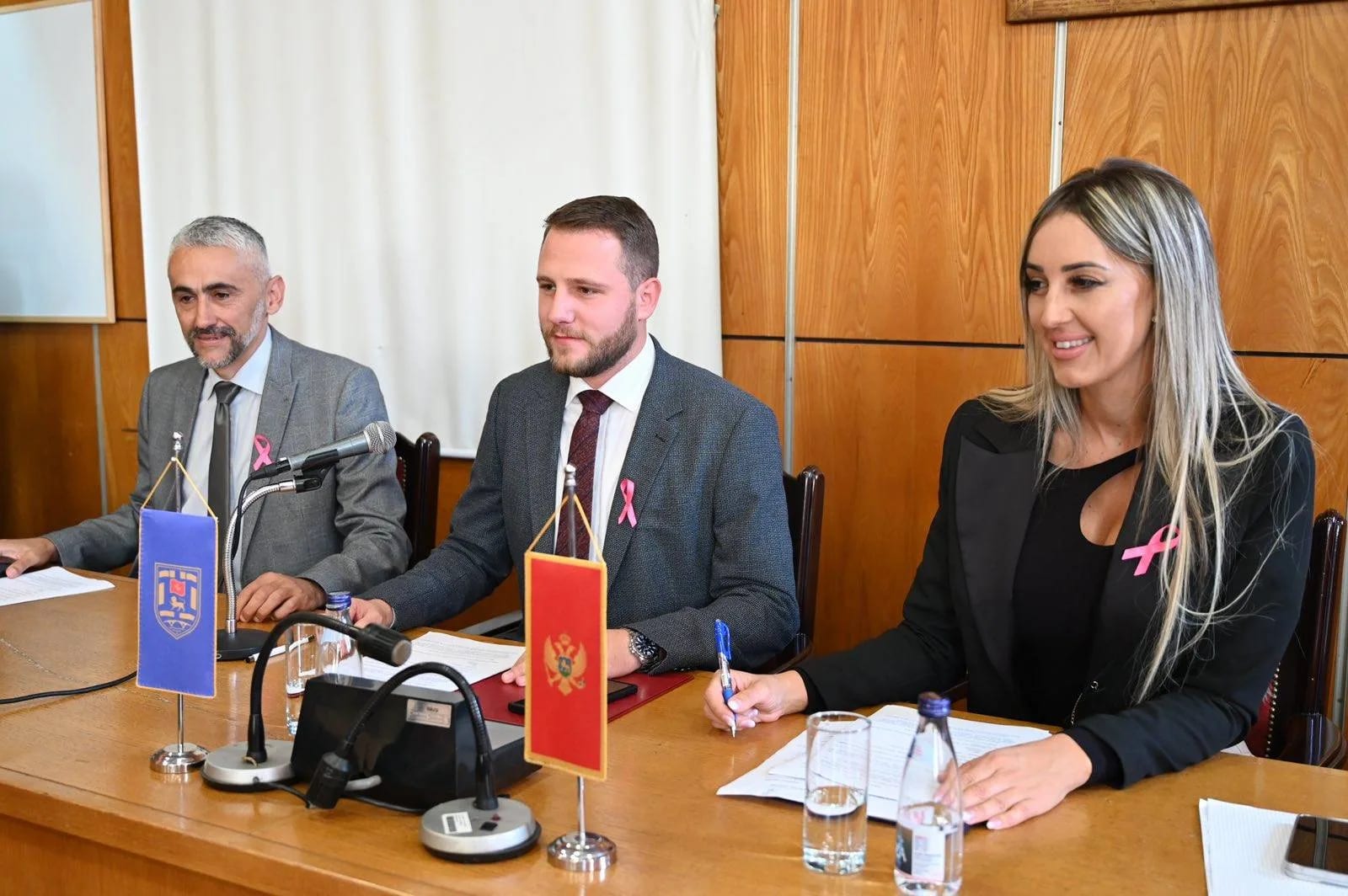 SO Nikšić u ružičastom: Snažiti svijest o važnosti prevencije u borbi protiv raka dojke