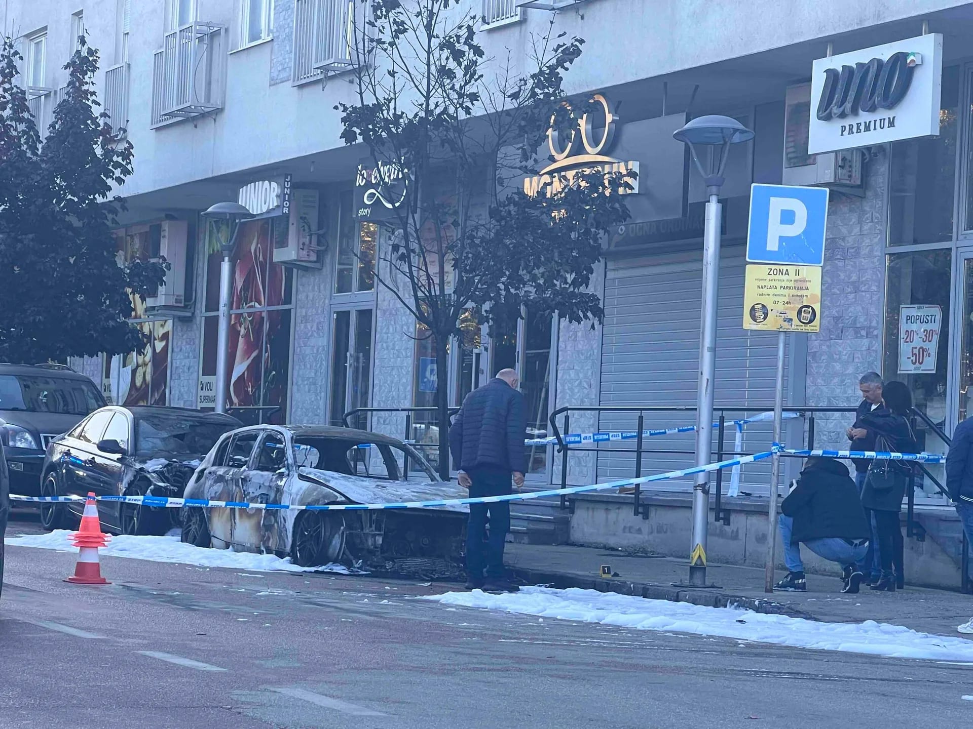 (FOTO) Dva vozila oštećena u požaru