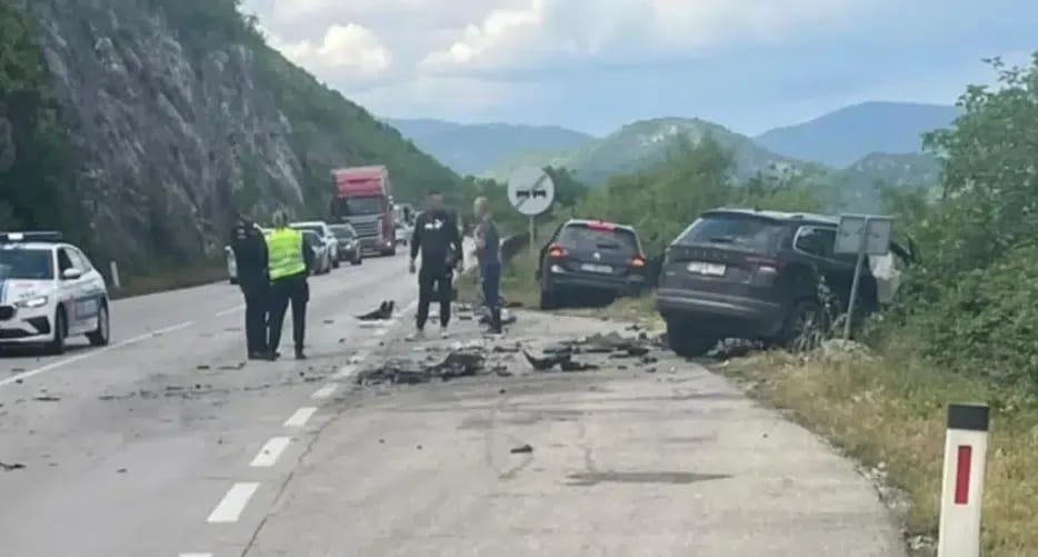 Tri osobe povrijeđene nakon sudara vozila u Drenoštici